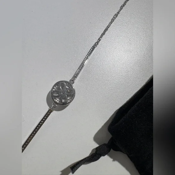 Lyee Cyee Bracelet with box and paper bag - Picture 10 of 11